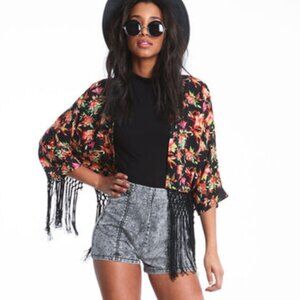 LOVE CULTURE Floral Fringed Short Kimono Bohemian Top - Size Medium